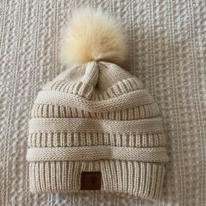Redess / PomPom Beanie Hat / Color: Oatmeal
